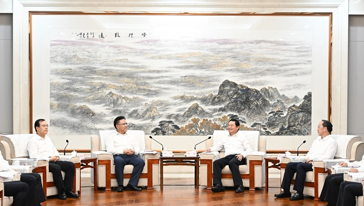 領導班子成員在沈陽拜會遼寧省委書記、省人大常委會主任郝鵬，省委副書記、省長李樂成